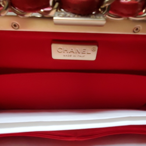 Red and gold detailing Chanel clutch - Picture 7 of 8
